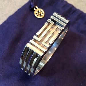 Tory Burch for Fitbit Hinged Bracelet 🤍 Silver